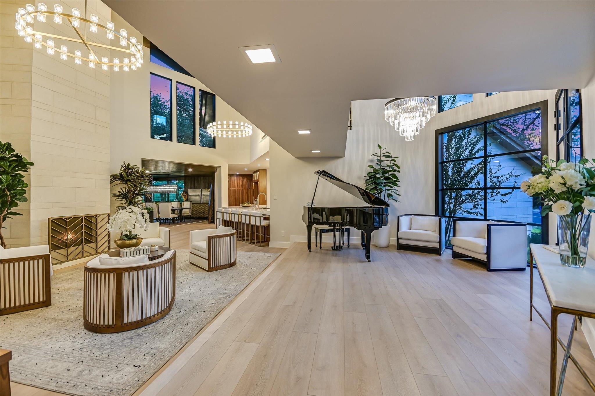 6204 Lost Horizon DR