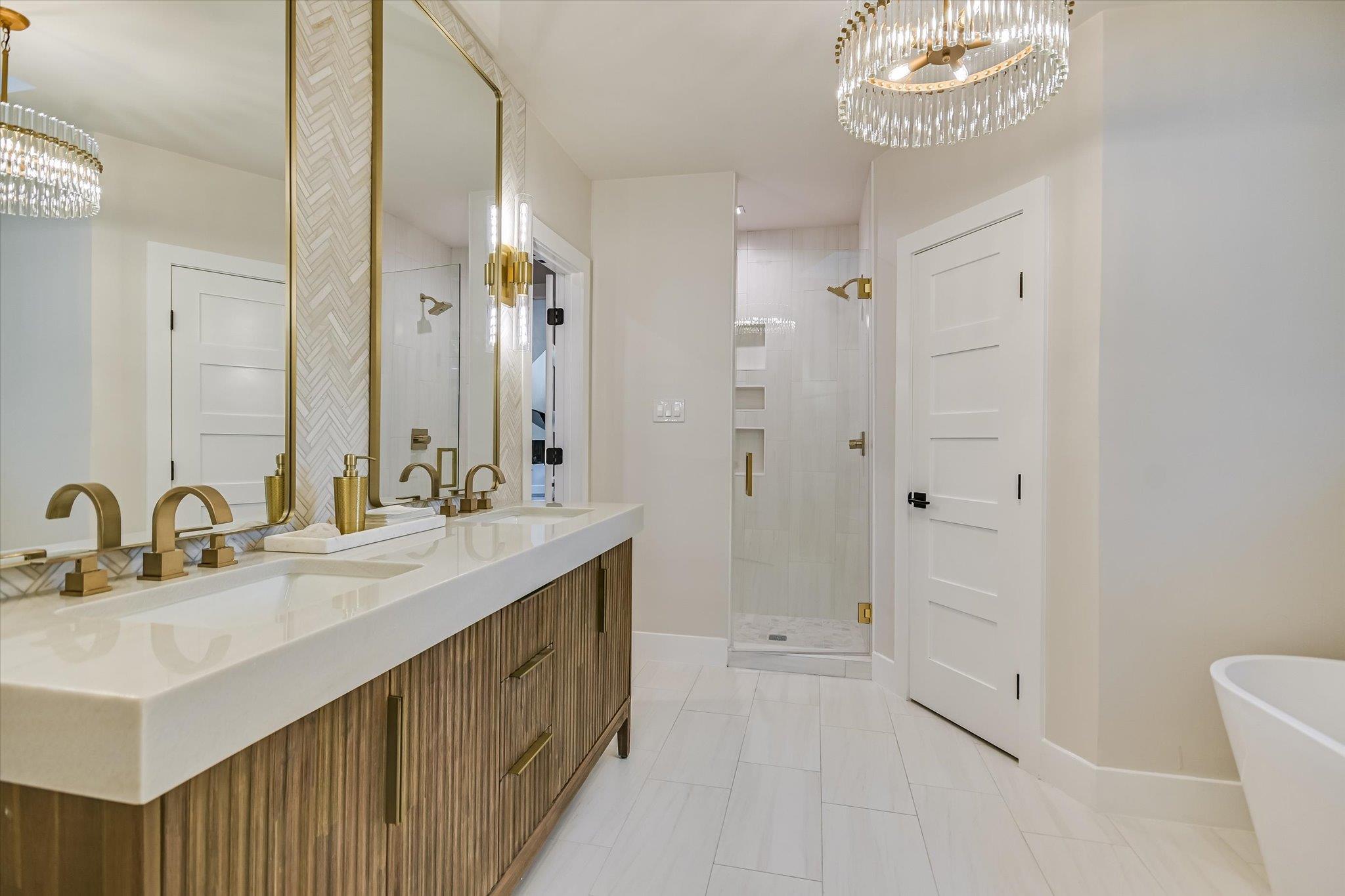 6204 Lost Horizon DR