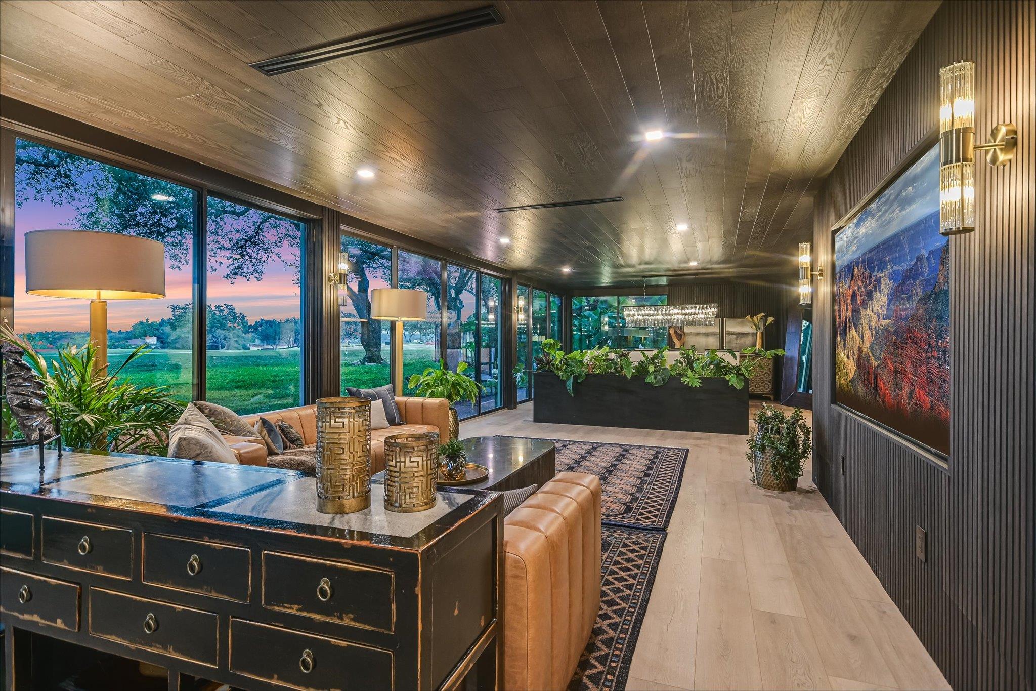 6204 Lost Horizon DR