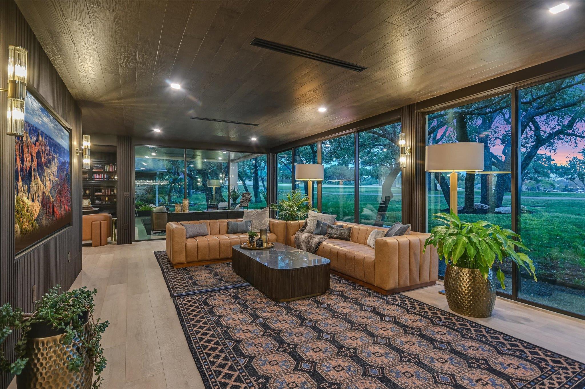 6204 Lost Horizon DR