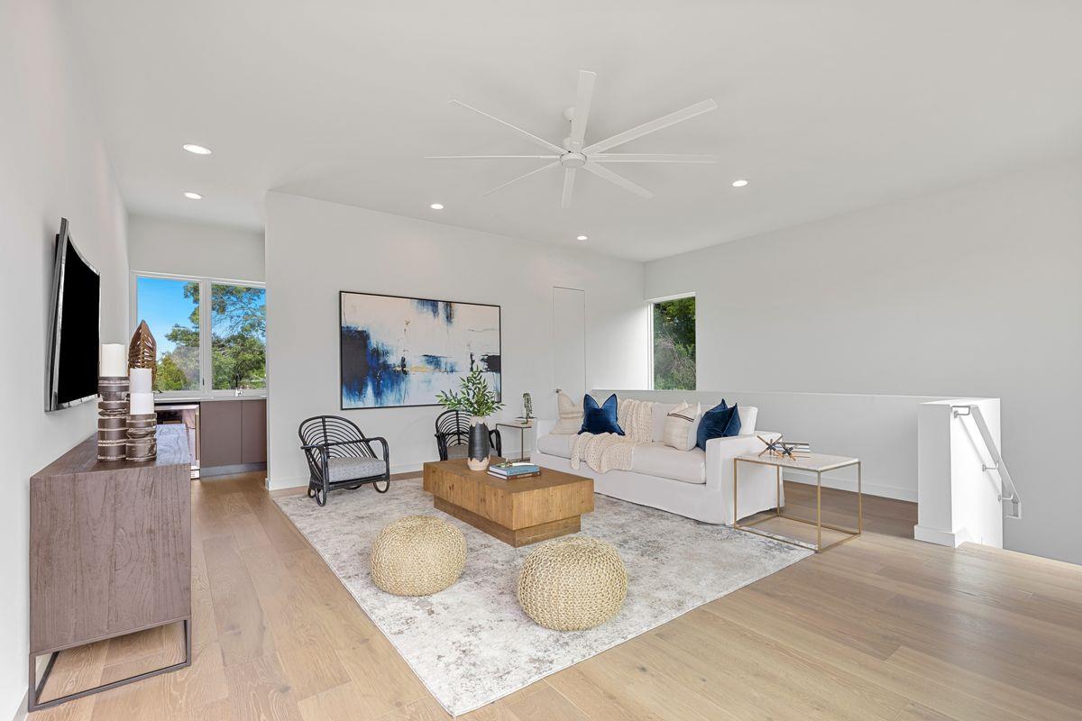 7120 Clifton LN