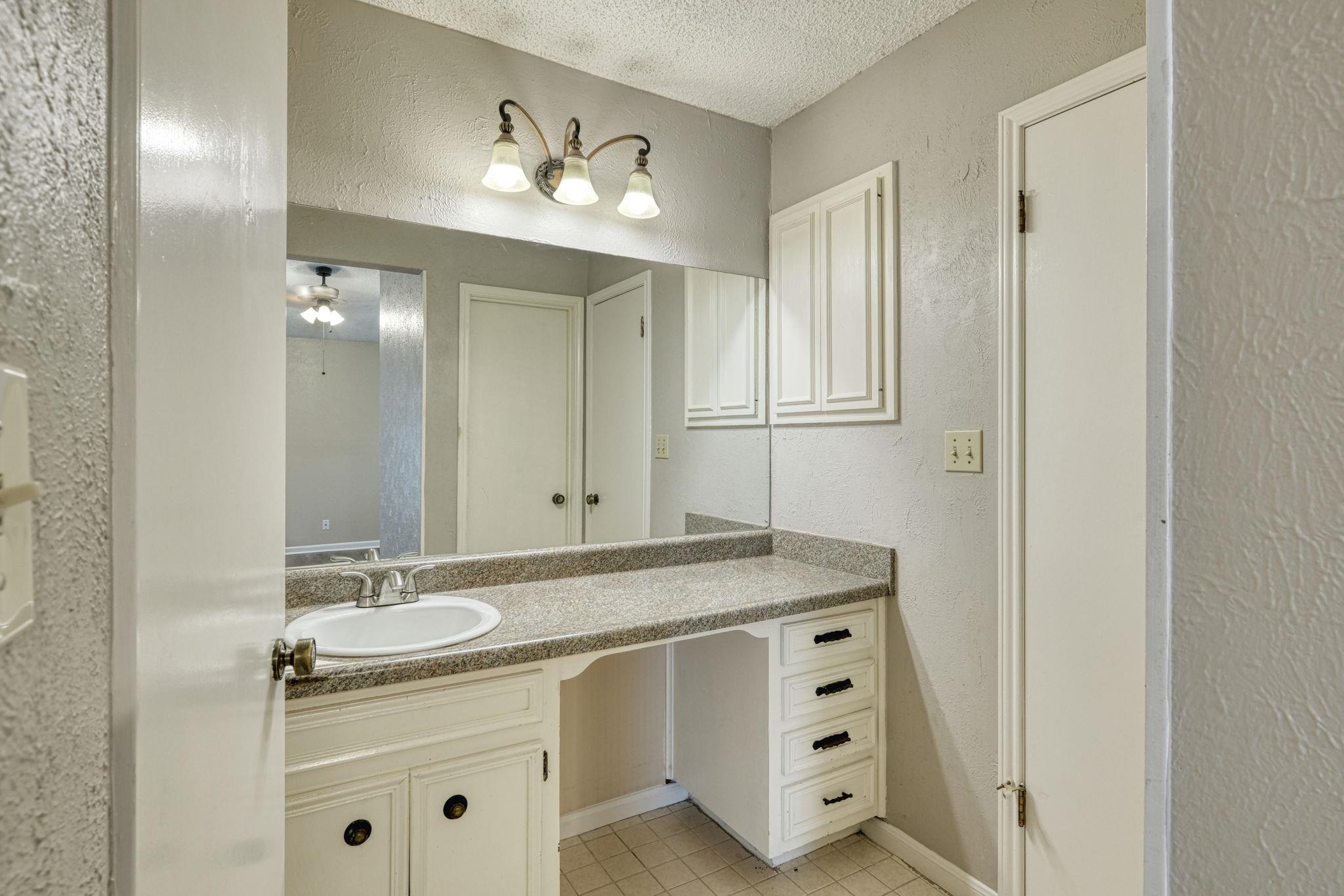 3114 Honey Tree LN