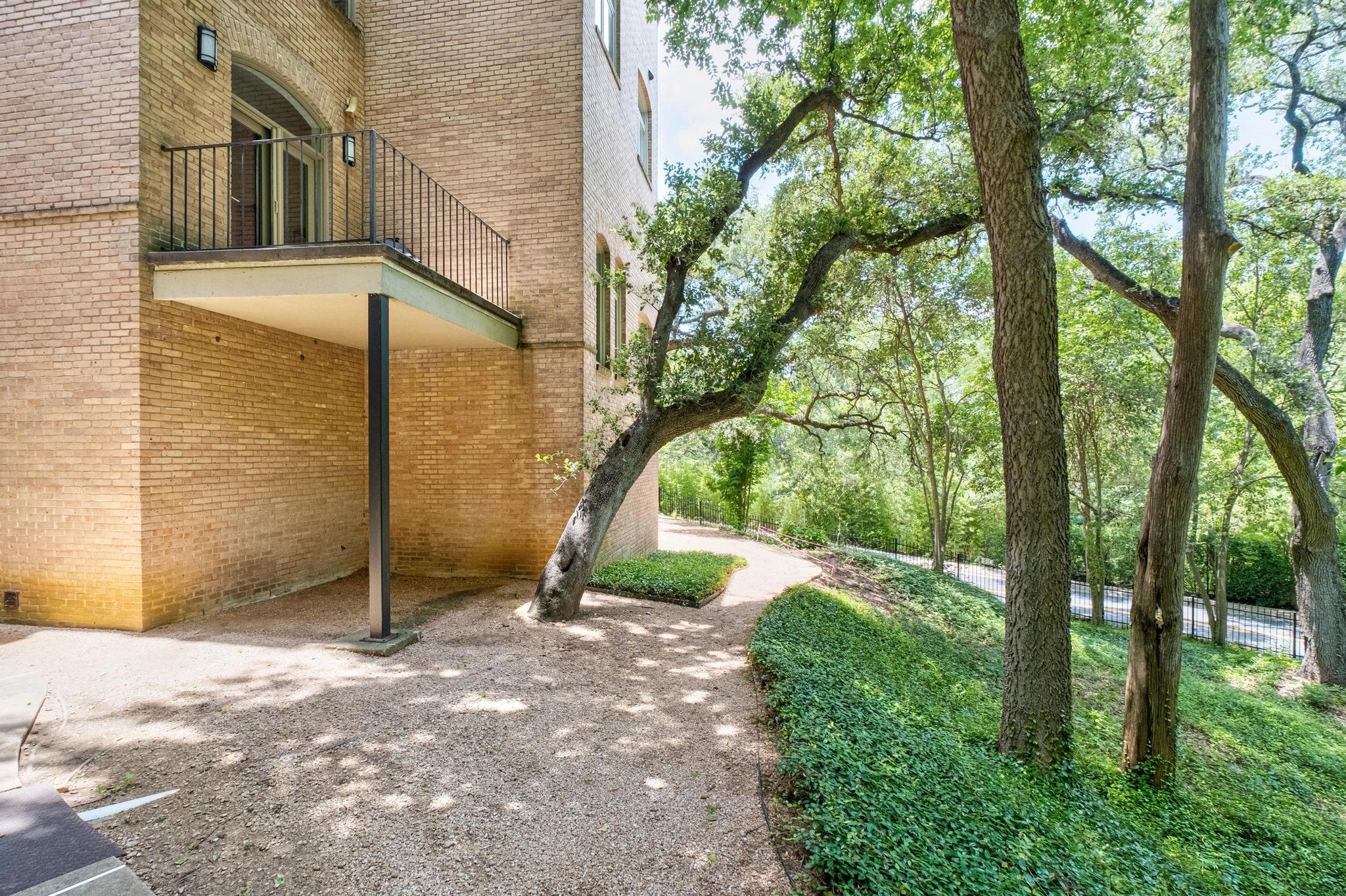 3718 Bridle PATH
