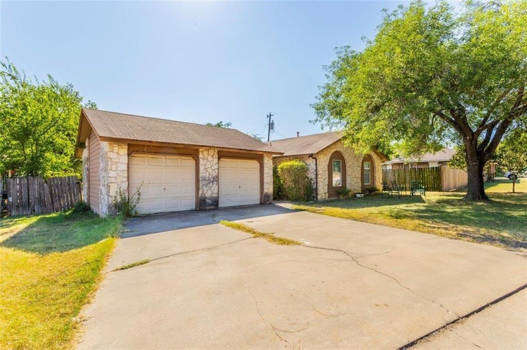 2104 Old West PL