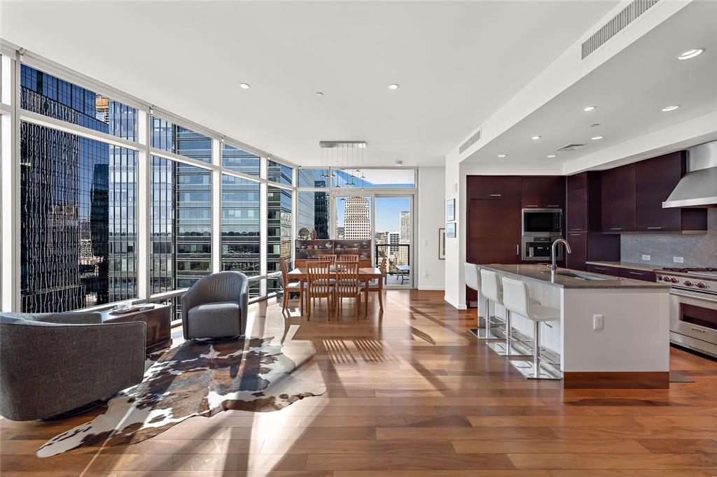 200 CONGRESS Ave # 21E