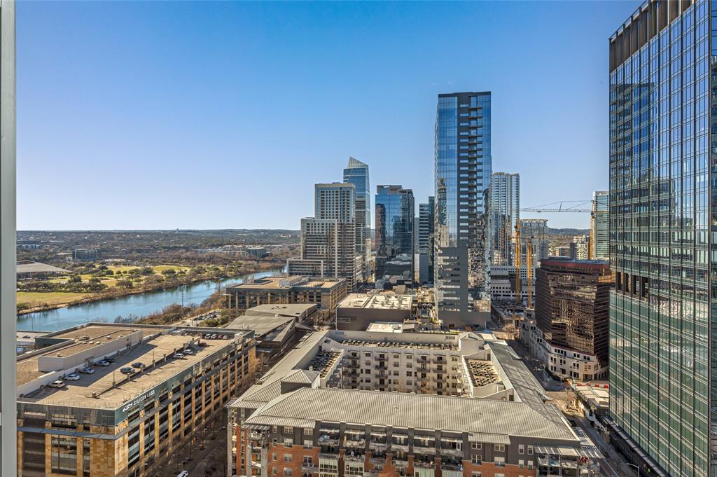 200 CONGRESS Ave # 21E