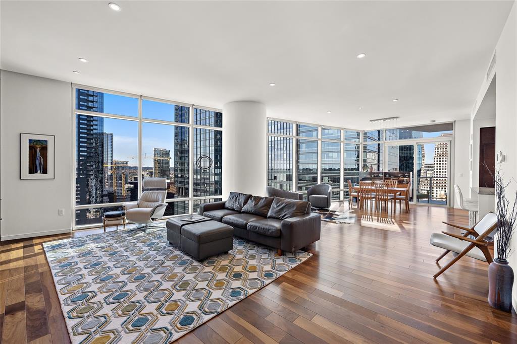 200 CONGRESS Ave # 21E