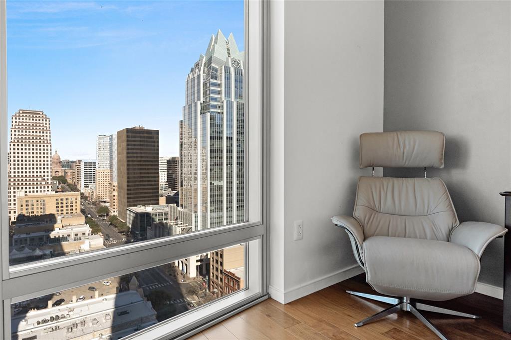 200 CONGRESS Ave # 21E