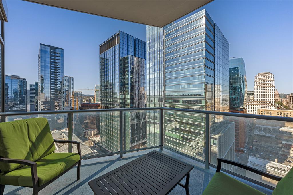 200 CONGRESS Ave # 21E