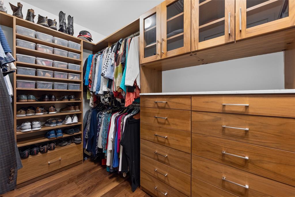 200 CONGRESS Ave # 21E