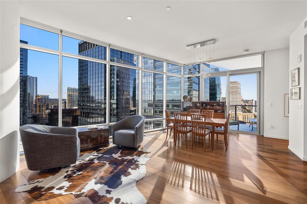 200 CONGRESS Ave # 21E