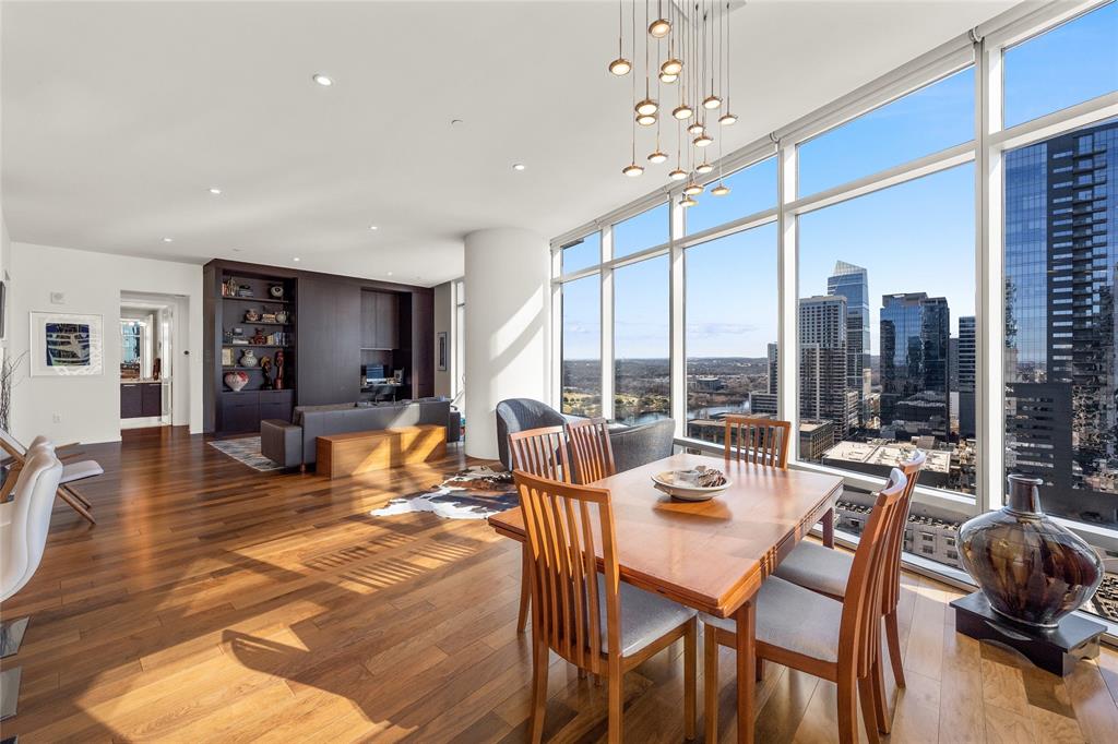 200 CONGRESS Ave # 21E