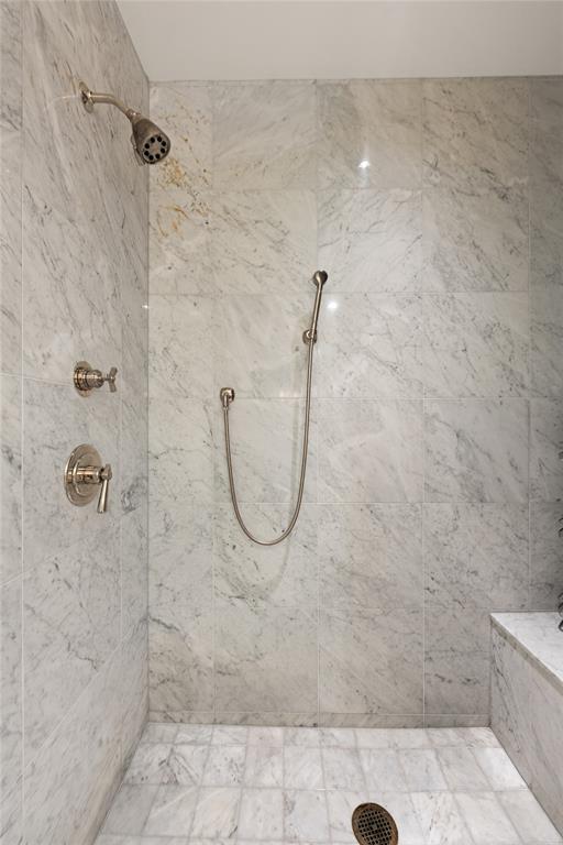 200 CONGRESS Ave # 21E