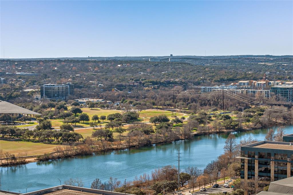 200 CONGRESS Ave # 21E