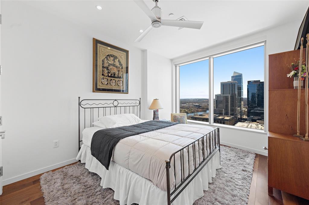 200 CONGRESS Ave # 21E