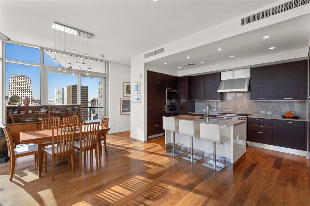 200 CONGRESS Ave # 21E