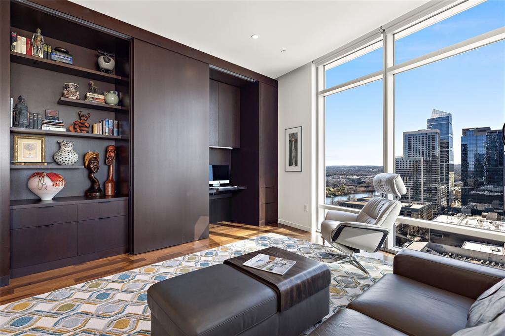 200 CONGRESS Ave # 21E