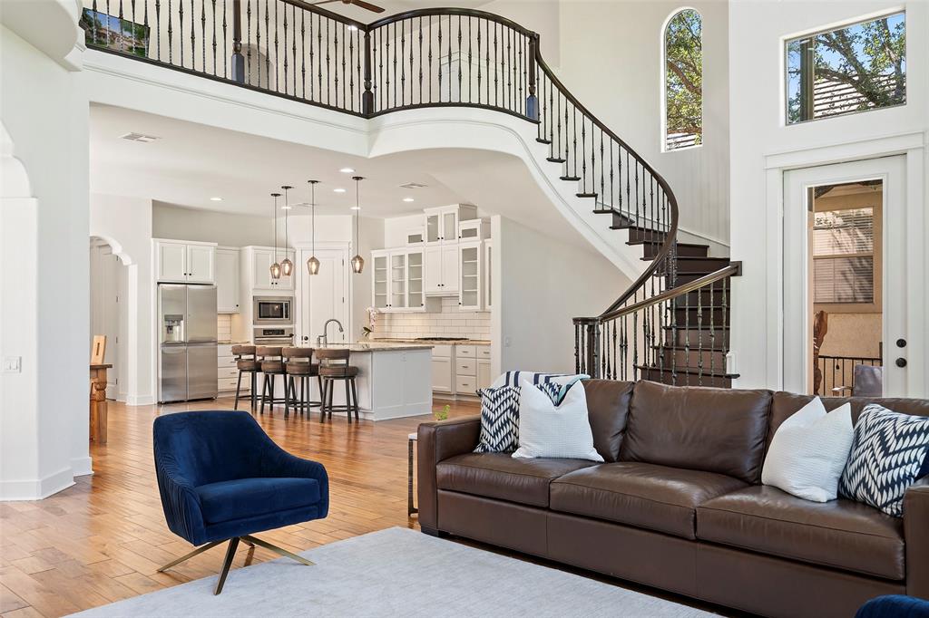 64 Tiburon DR