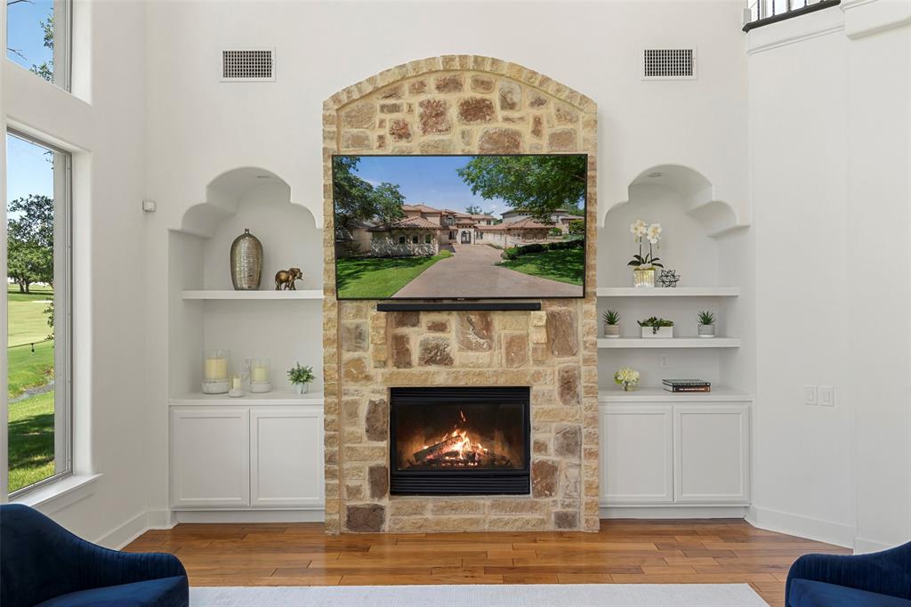 64 Tiburon DR