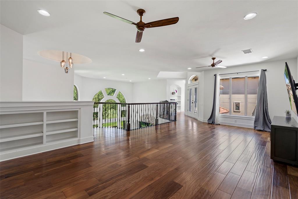 64 Tiburon DR