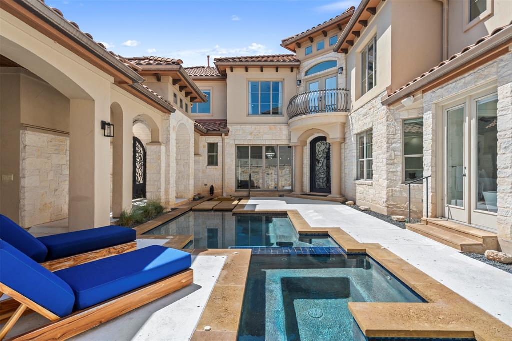 64 Tiburon DR