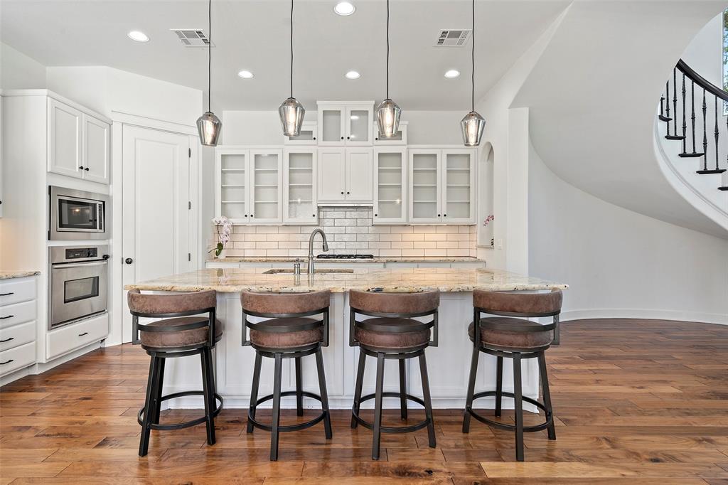 64 Tiburon DR