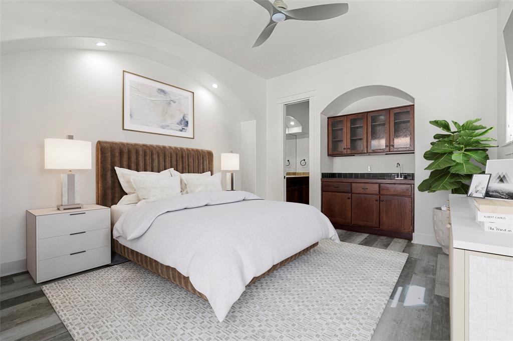 64 Tiburon DR