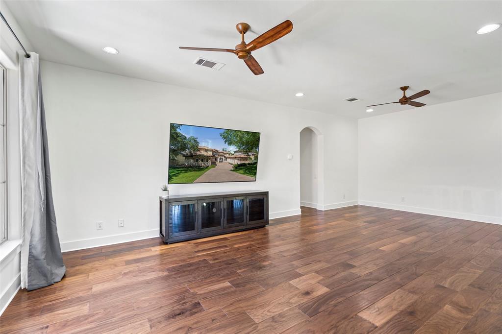 64 Tiburon DR