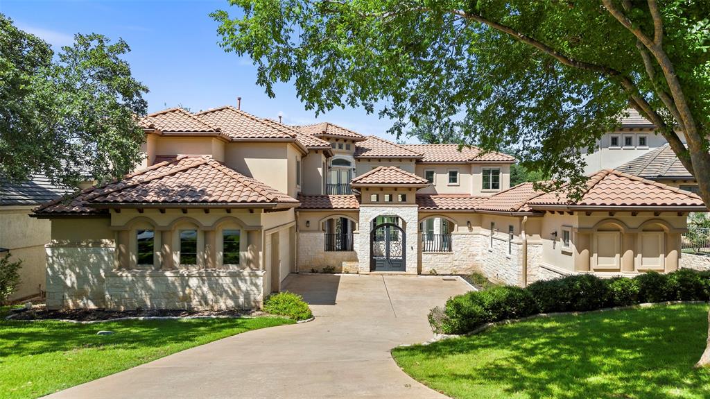64 Tiburon DR