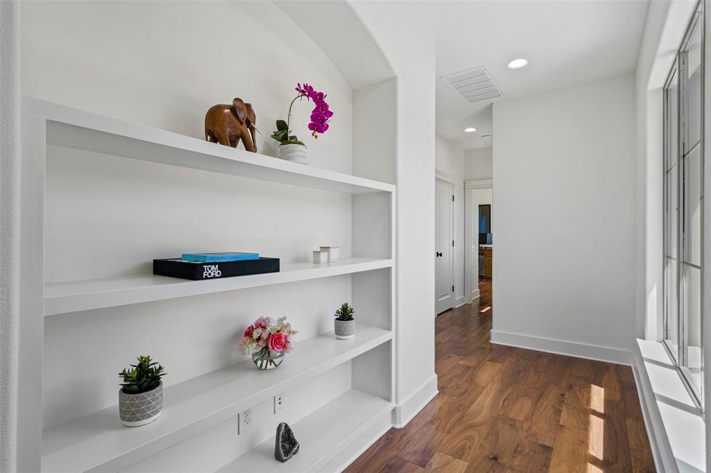 64 Tiburon DR