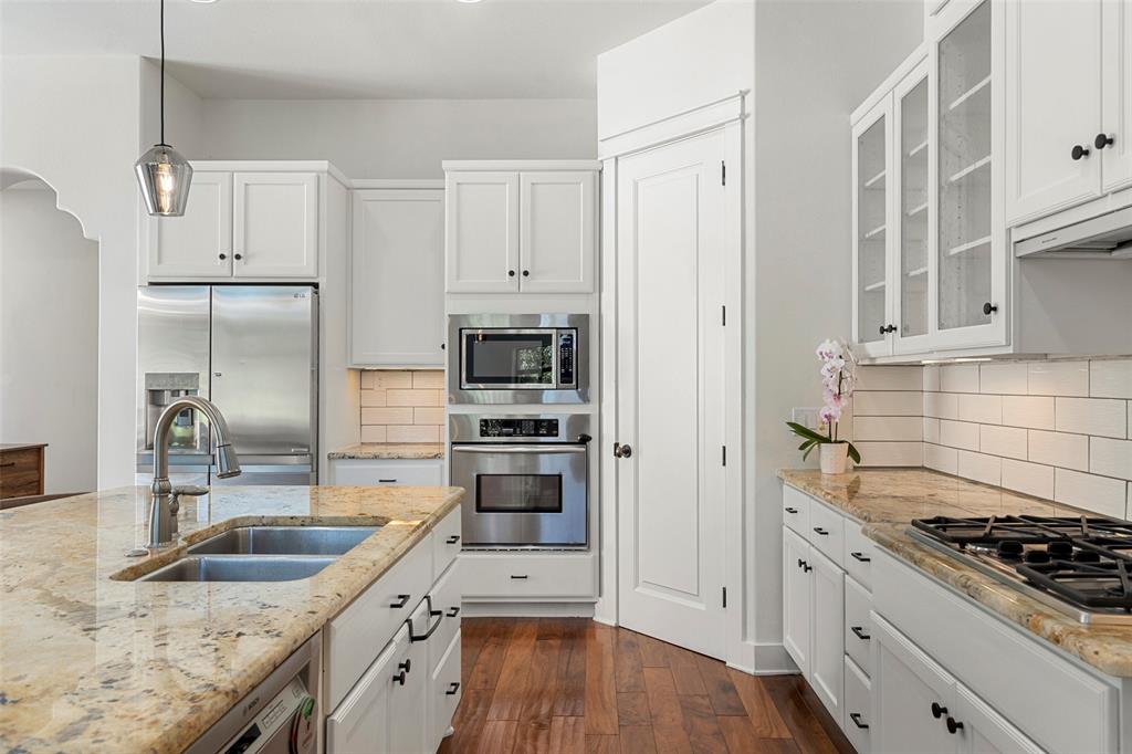 64 Tiburon DR