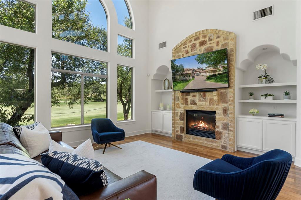 64 Tiburon DR