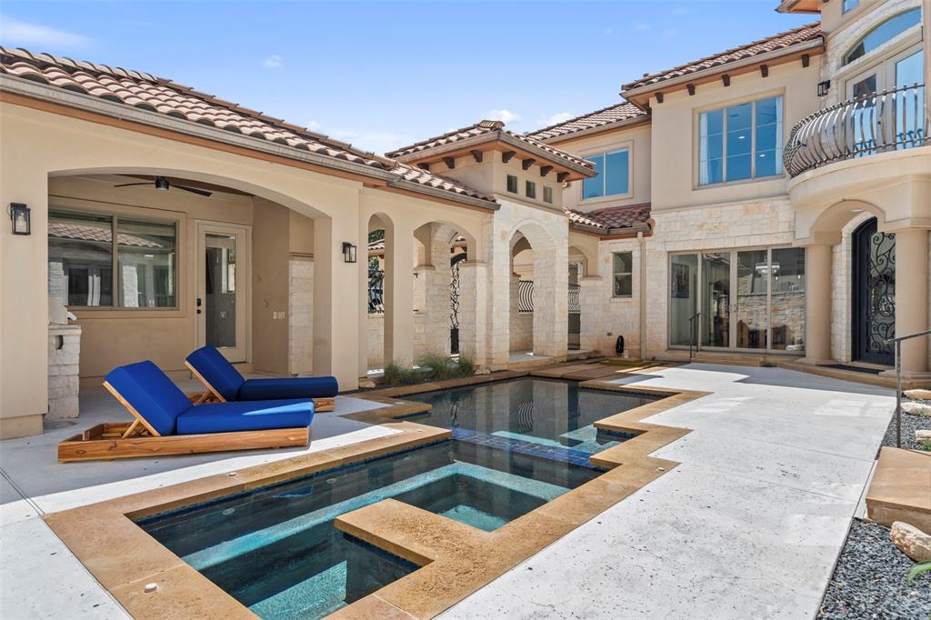 64 Tiburon DR