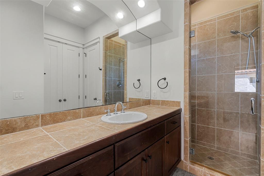 64 Tiburon DR