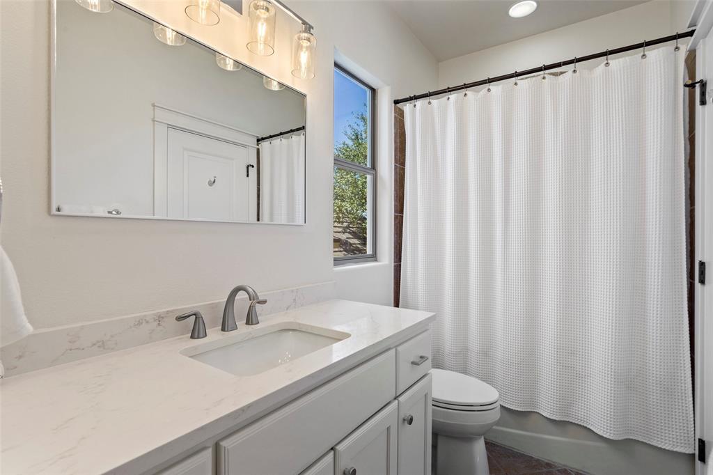64 Tiburon DR