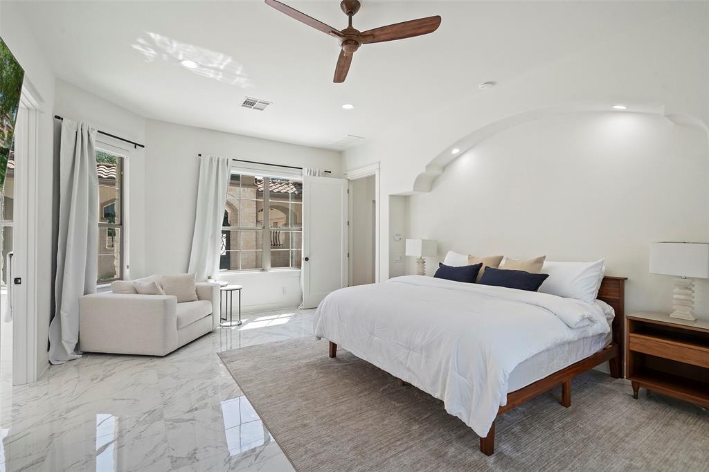 64 Tiburon DR