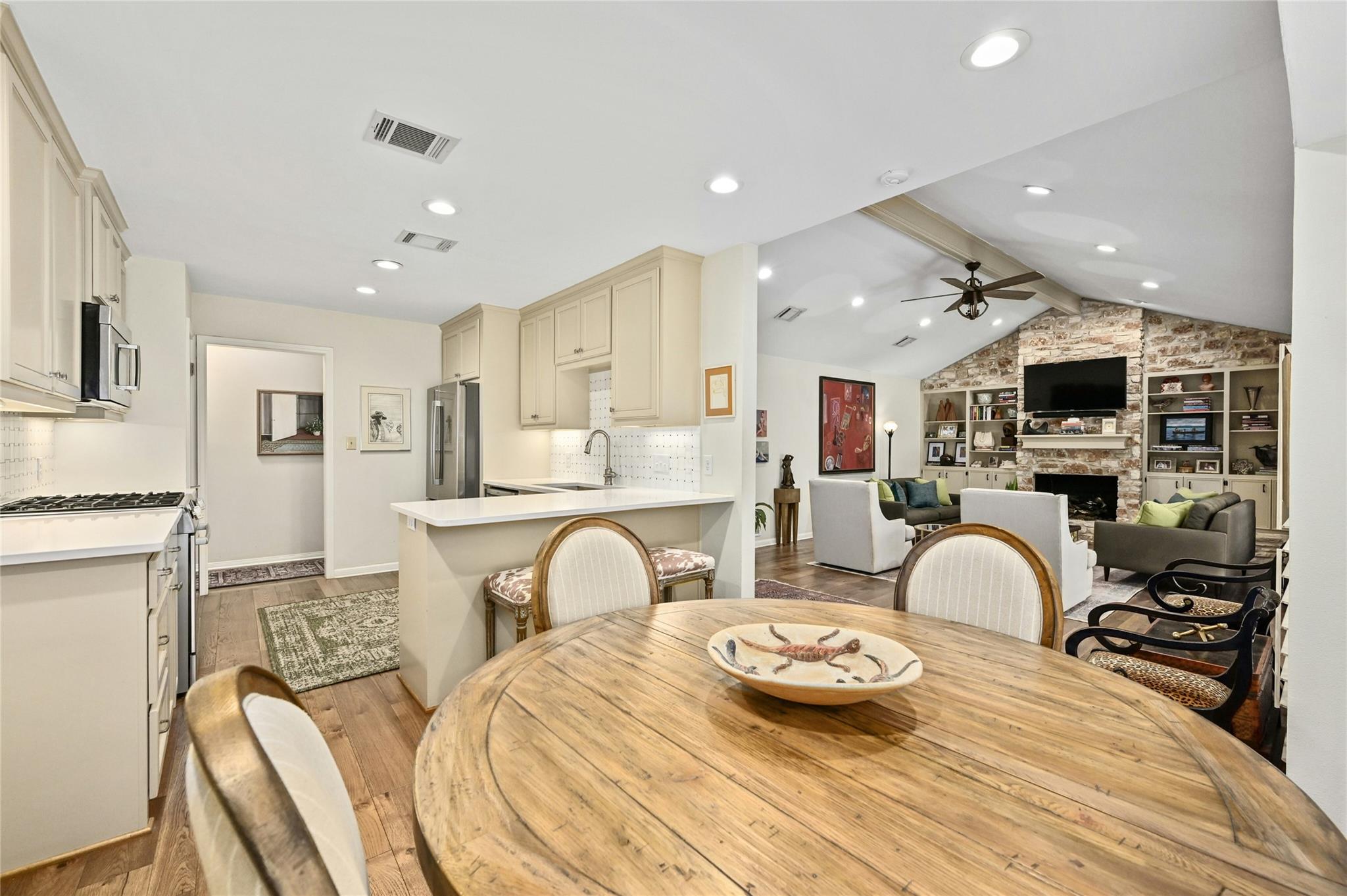 3117 Thousand Oaks DR