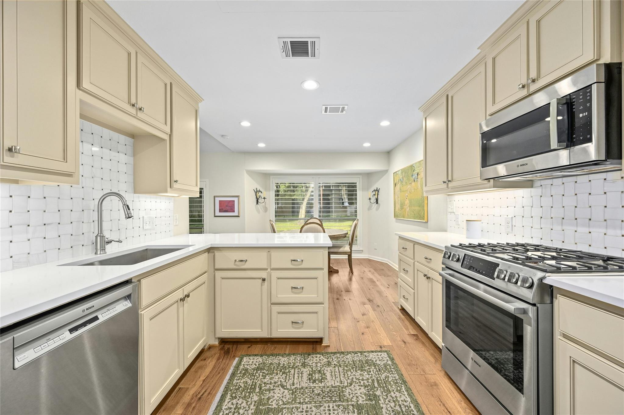 3117 Thousand Oaks DR