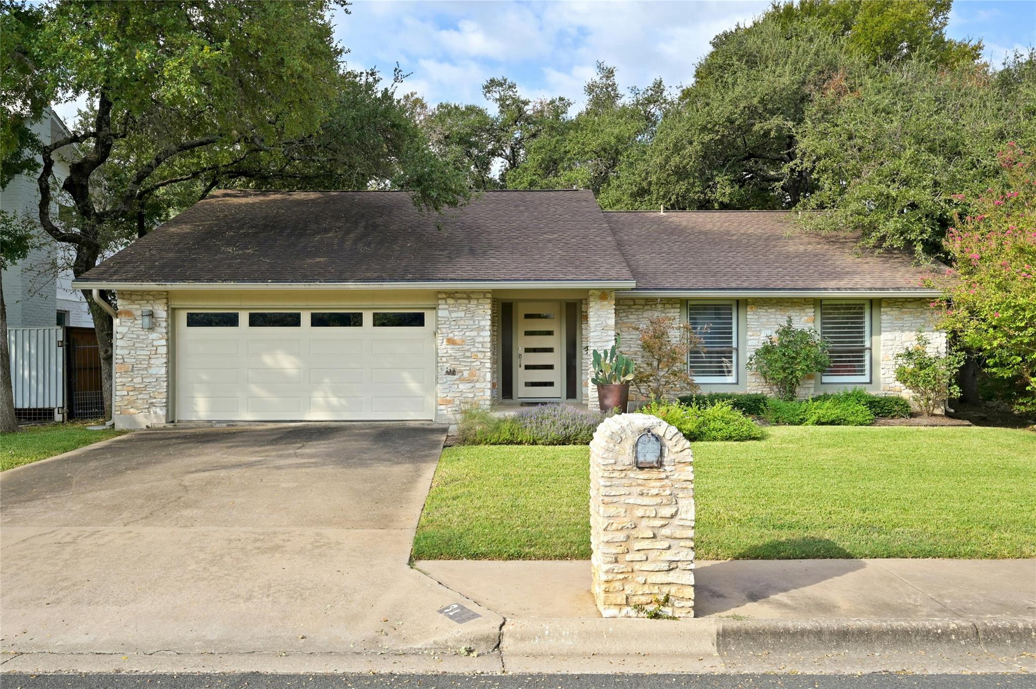 3117 Thousand Oaks DR