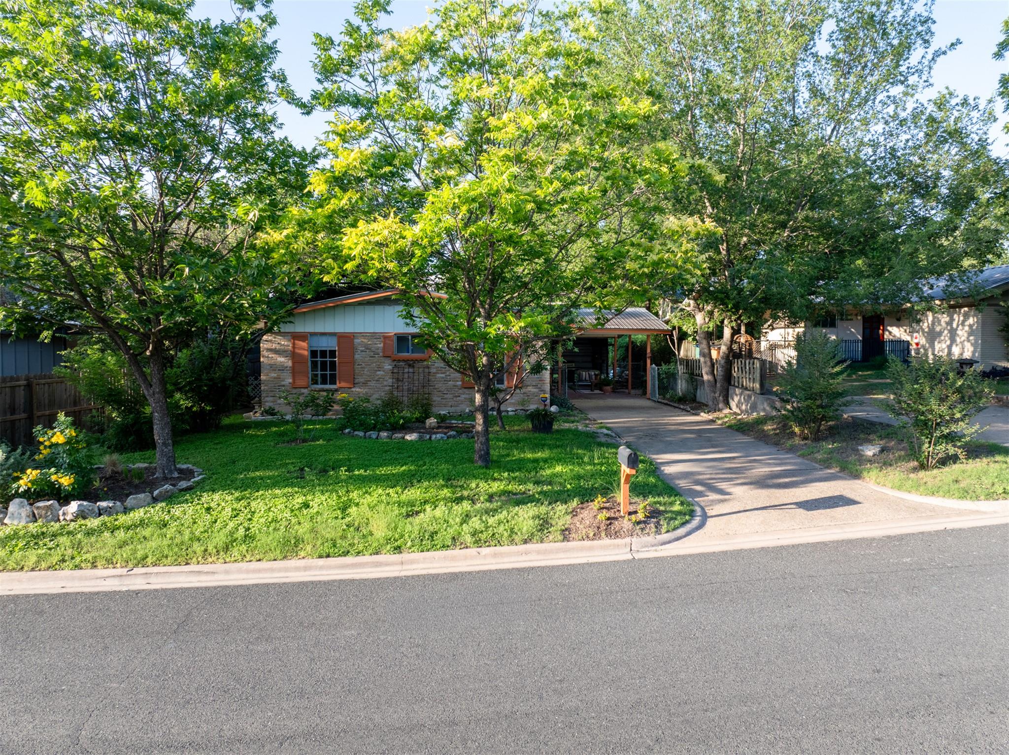 204 La Vista ST