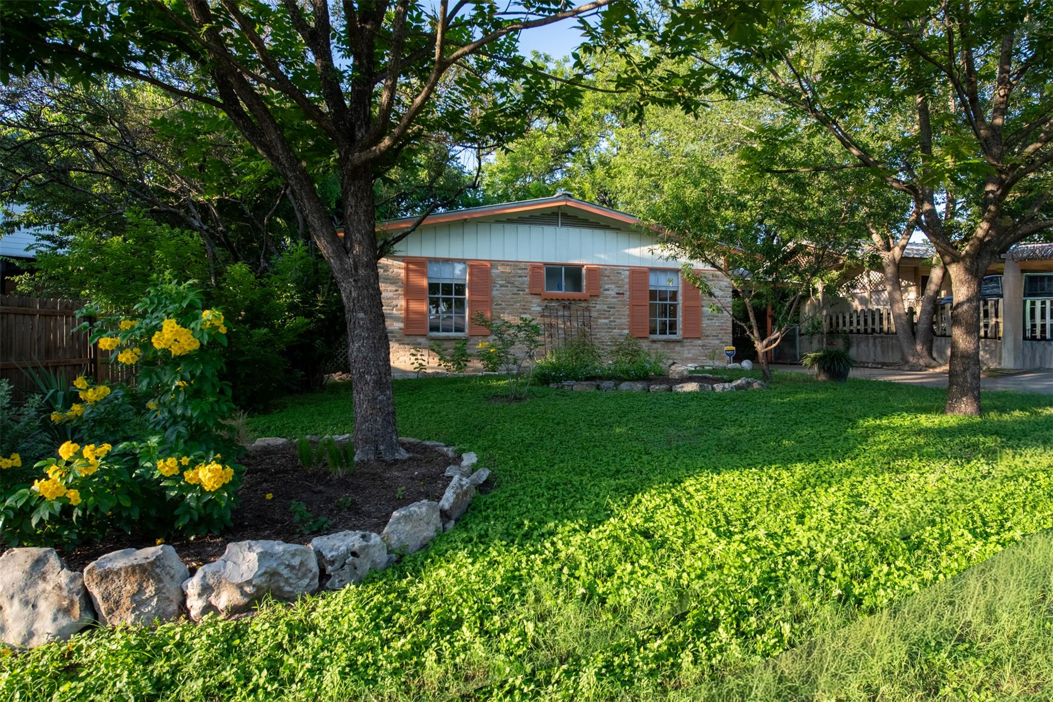 204 La Vista ST