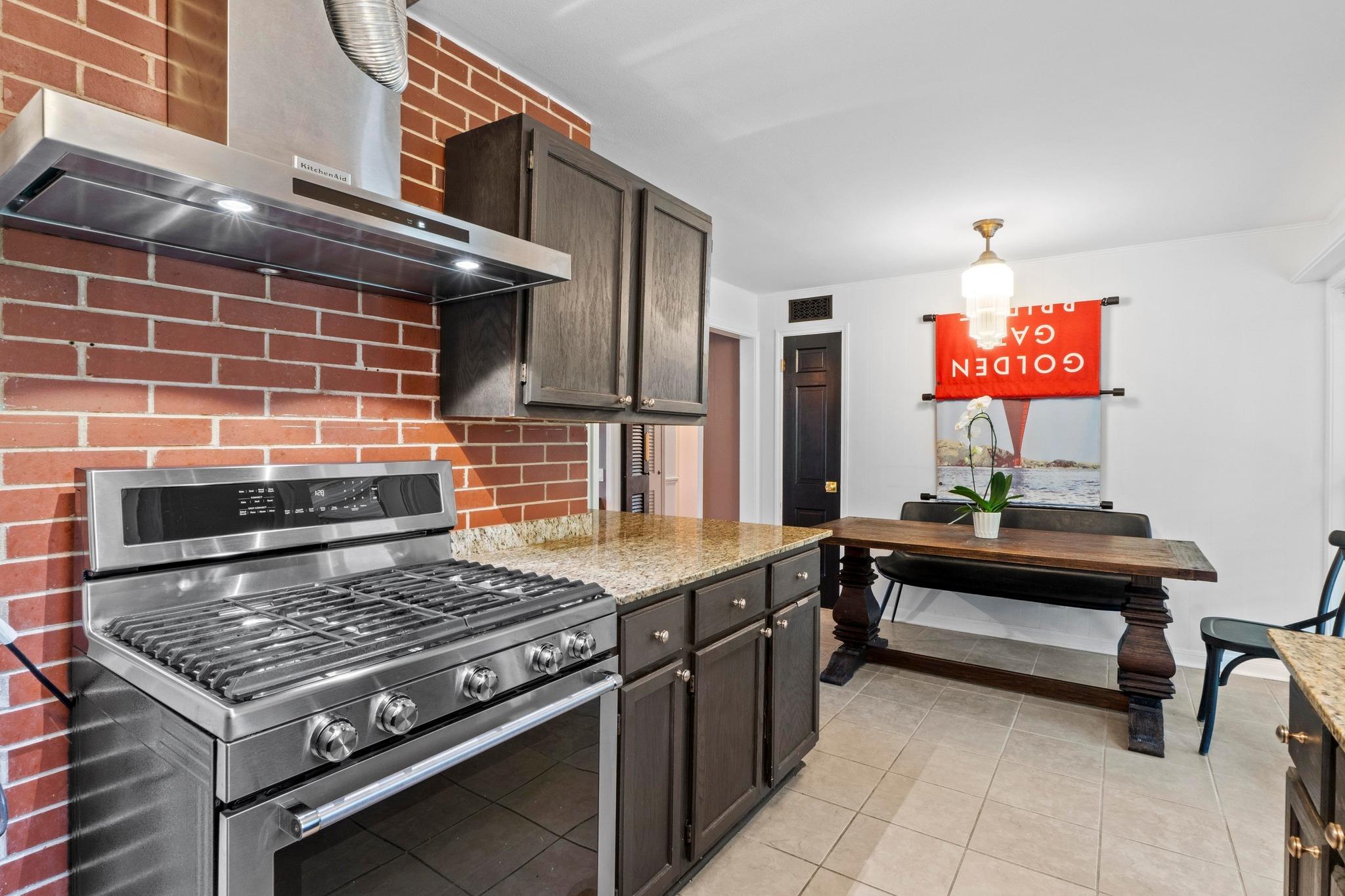 2621 W 45th ST