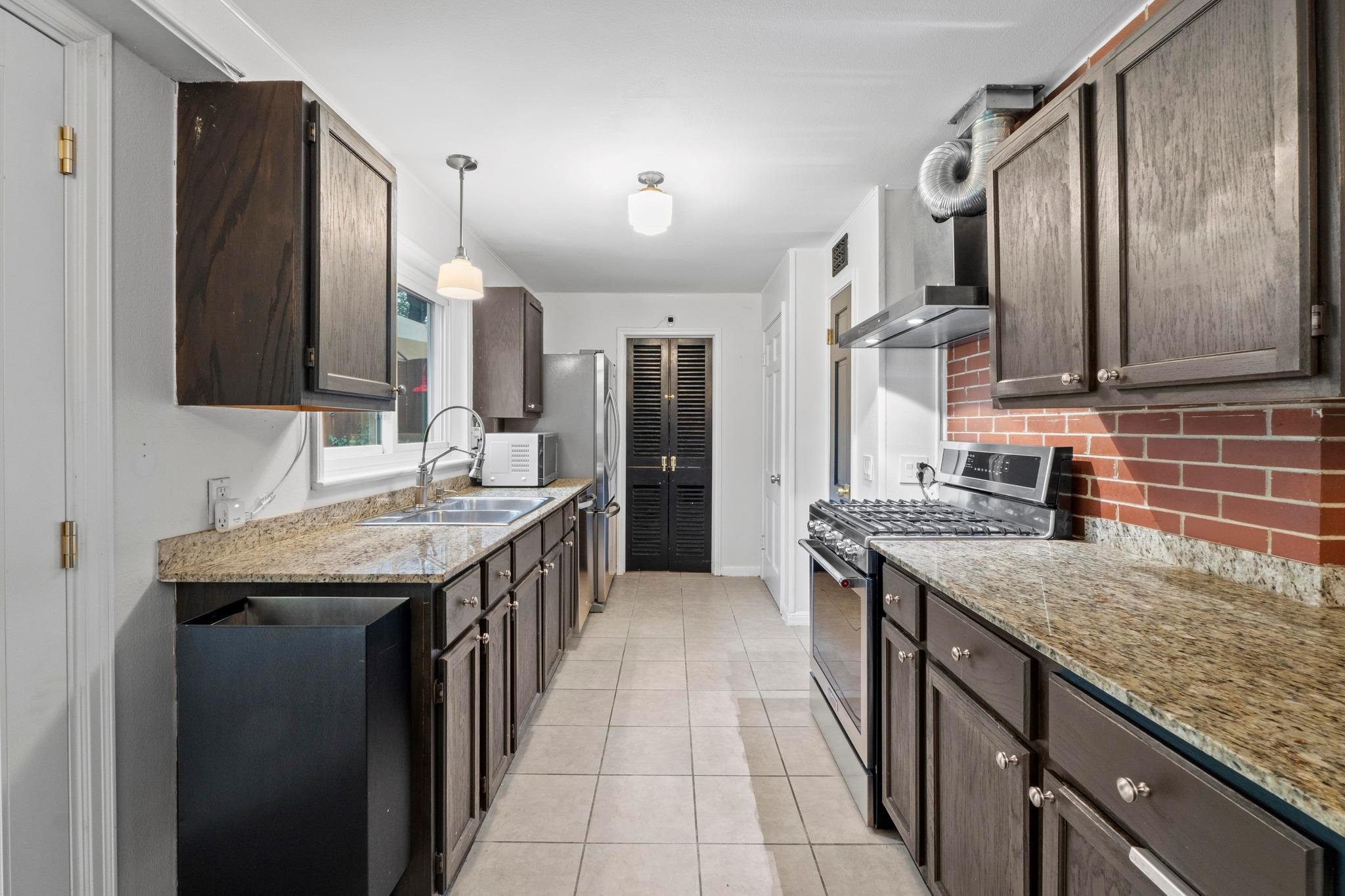 2621 W 45th ST