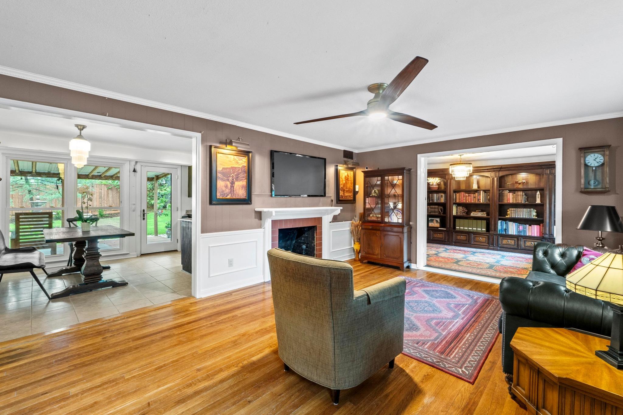 2621 W 45th ST