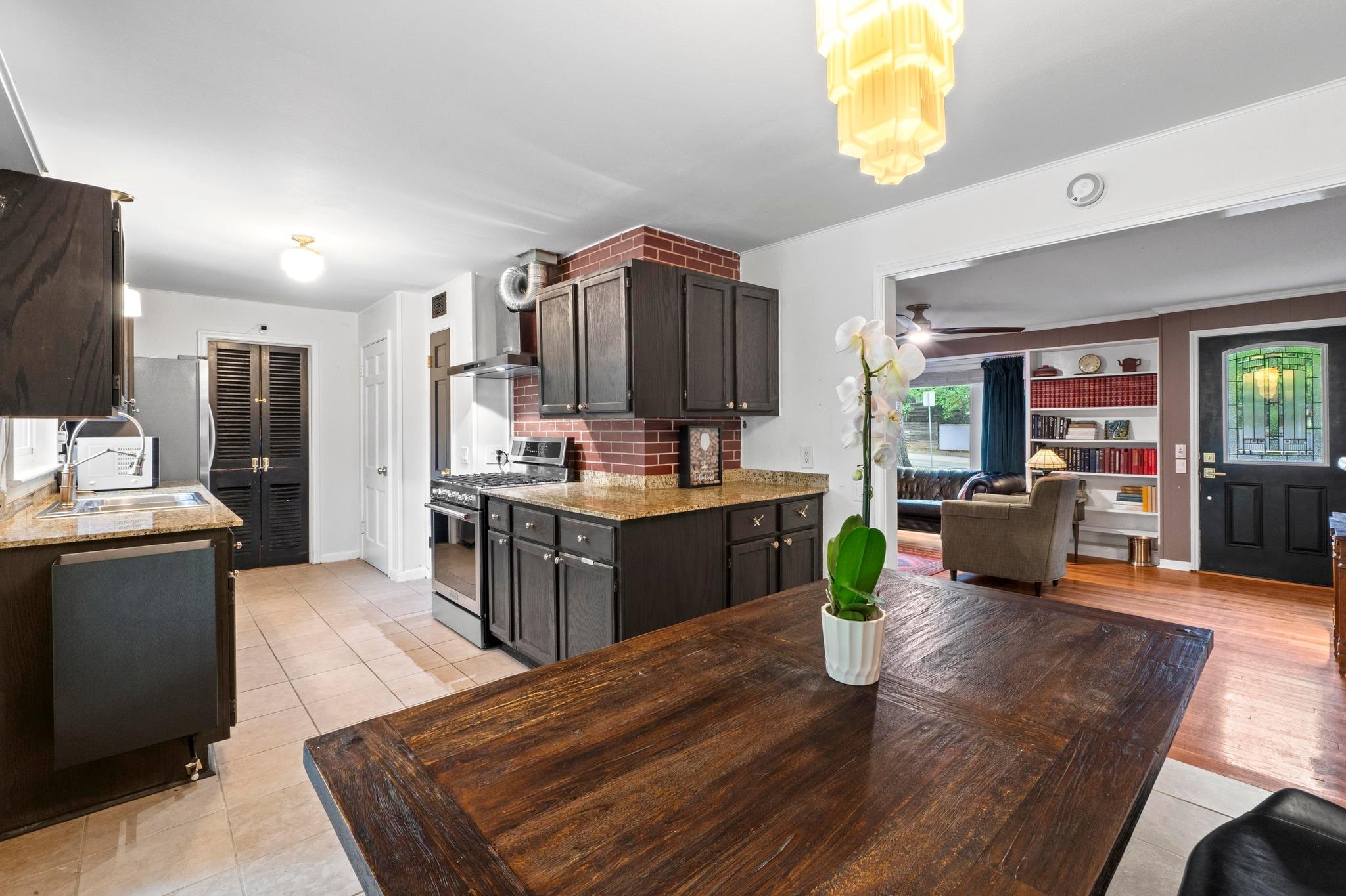 2621 W 45th ST