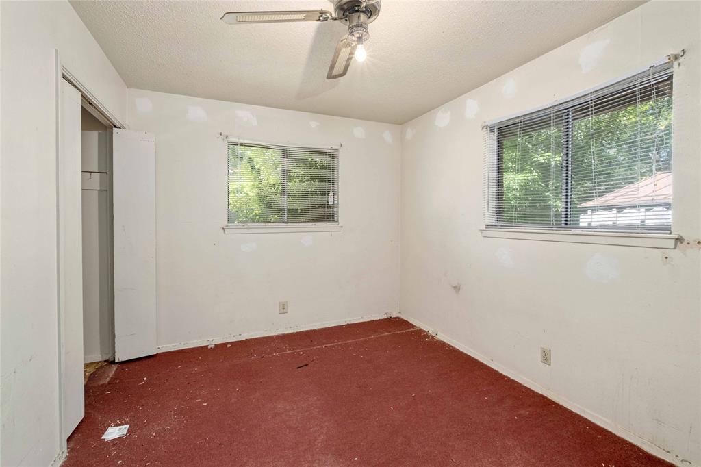 4742 Suburban DR