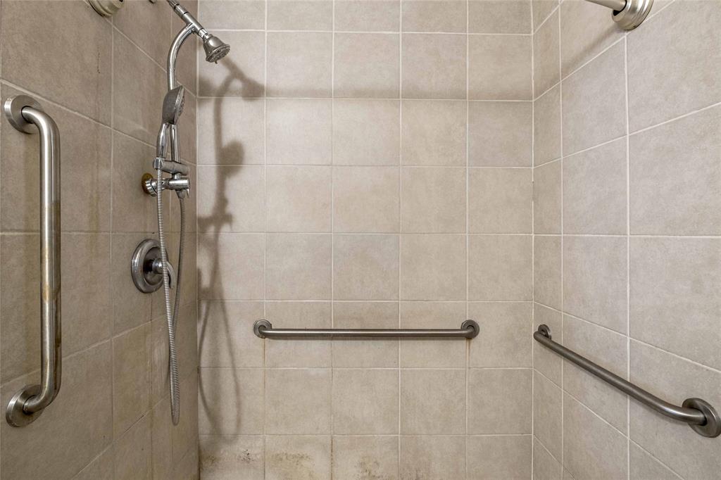 4742 Suburban DR