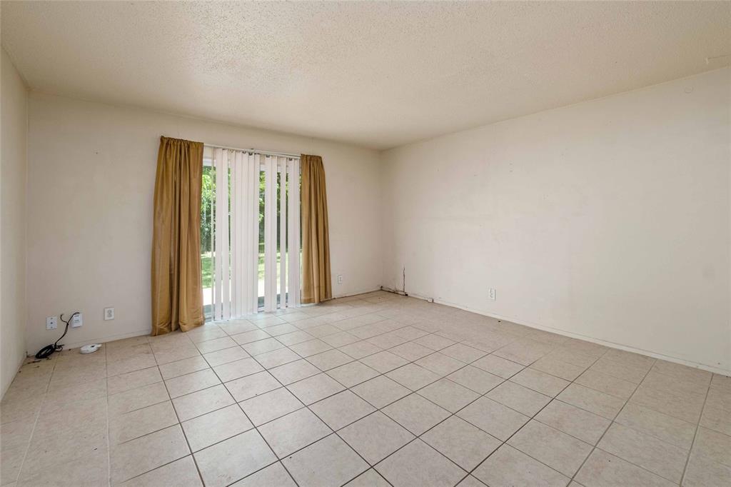 4742 Suburban DR