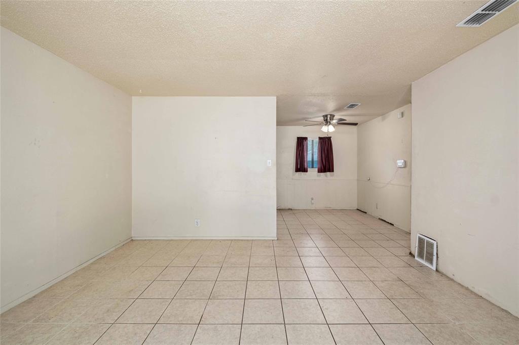 4742 Suburban DR