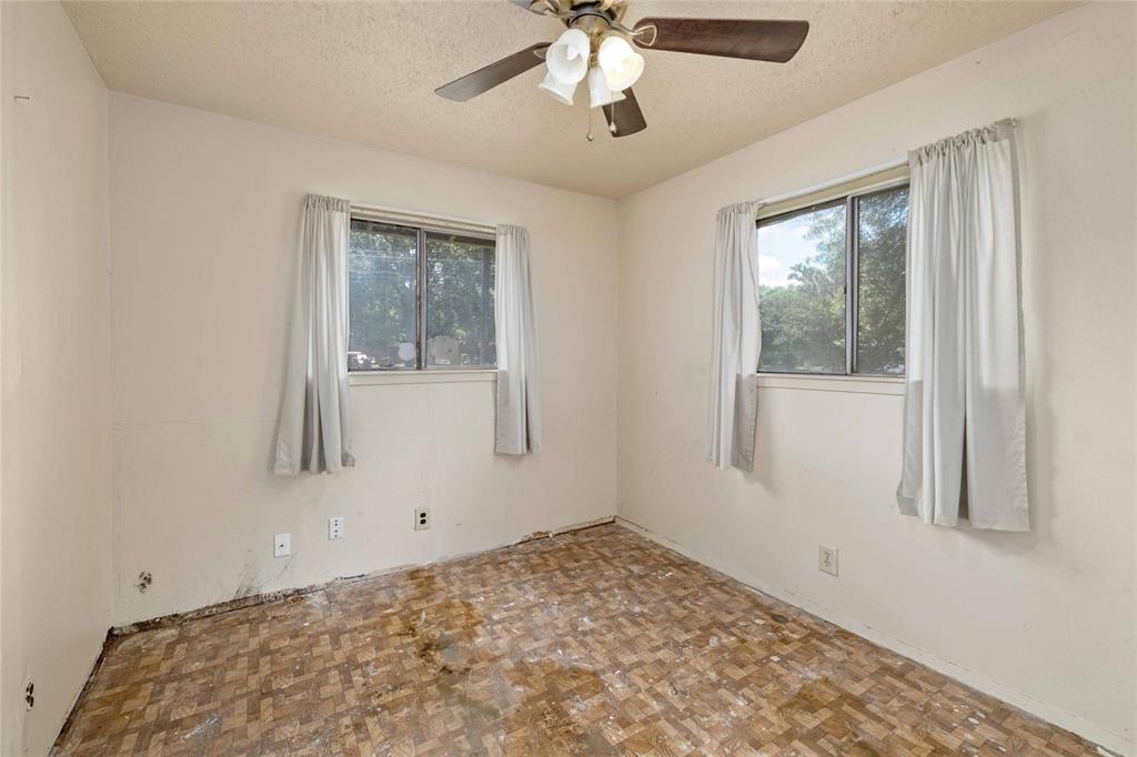 4742 Suburban DR